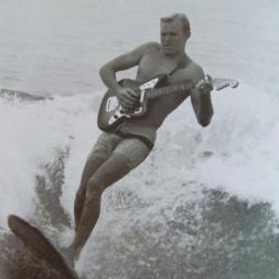 Somos uma banda de Surf Music da Santos, formada em meados de 2012. Nossa proposta é levar a cultura do Surf para o maior número de pessoas possíveis. Aloha!