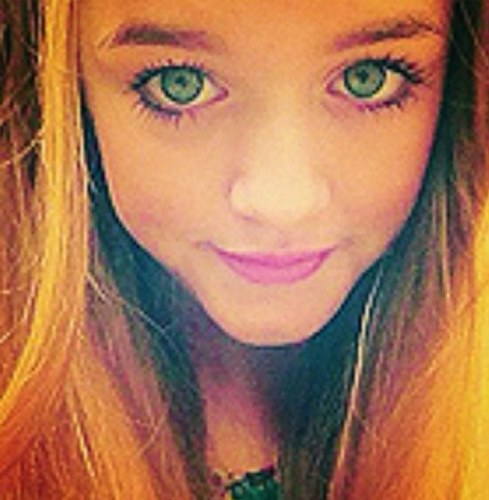 Hello :D I love one direction, their songs, their smile, their tweets... Hope you follow back :^)