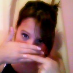 HAHA tenho 3 viidas ' a minha a que os outros cuidam e a que inventam  ' Maisa neah ? So fodah