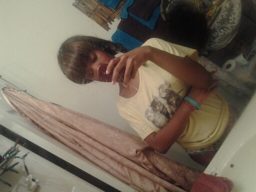I follow back!!!!!!!! I support anyone who is being bullied follow me on instagram Quen_luvs_1D plzz