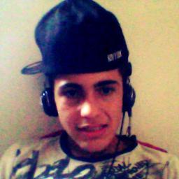 Humildade..
Nao te faz melhor que nimguem.
Mas te faz diferente de muitos.