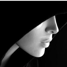 ( أبي ) أعلم سلفاً أن البكاء لا يرد غائباً لكني أبكي رحيلك .. أذرف دموعاً تأبى الوقوف أبكي ربيعاً زار قلبي و غادر ..