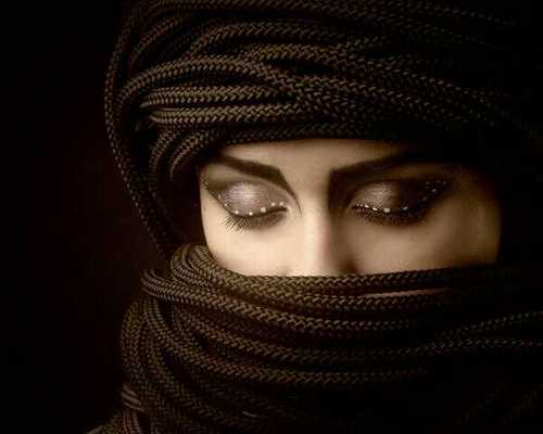 أحب التأمل ،أعشق الهدوء ،أؤمن بأن لاشي مستحيل ،هذة هي ثقتي تلك هي قناعاتي .