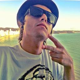 um garoto que sonha em ser um rockstar =]