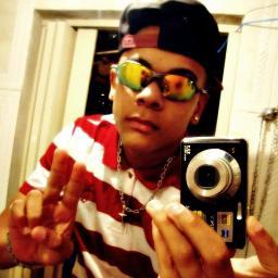 JeferssonGomes_'s profile picture. Tenhu 17 anos , danço funk, pop,eletronica, e sempre to na twitcam todos dias ;)