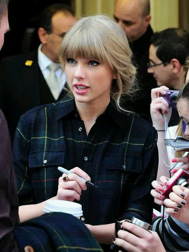 Taylor Alison Swift is wicked awesome perfect!♥