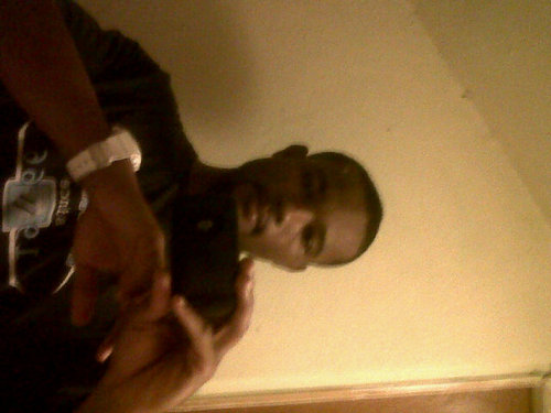 I'm a cool,open down to earth honest person.I enjoy readn an poetry!