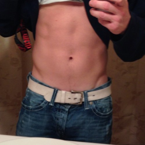 Tucker_maXXX_jr's profile picture. Just to say the things I think that are not really appropoate to put on my real twitter but to funny not to let the world hear 
Coexist and chive on! Roll Tide!