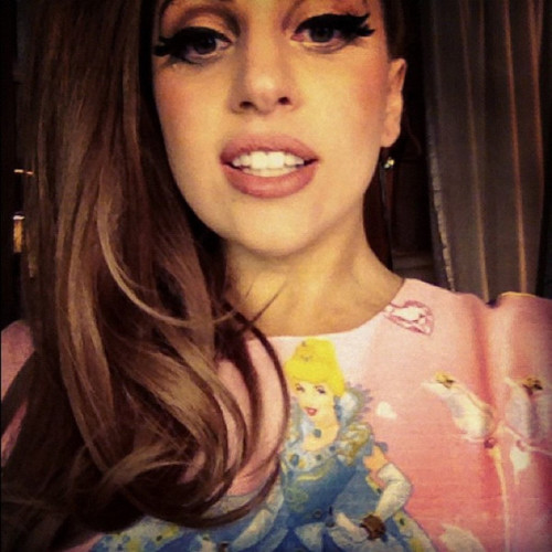 Hi:) I'm Rebecca. I fuckin love Lady Gaga. I wanna make friends with little monsters. Plz follow meXD