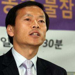 내가꿈꾸는나라 교육위원장, 태양과바람에너지협동조합 상임이사, 녹색연합 사무처장(전), 에너지시민연대 공동대표(전), 4대강범대위 집행위원장(전), 문재인 후보 시민캠프 공동대표(전), 박원순 서울시장 후보 조직기획위원장(전), 사진 '티벳의 평화를 바라며 베이징올림픽 성화봉송 불참'