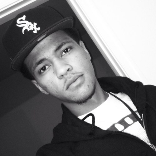 Single fella taking on the world with no worries! Love me or hate me! But u can FOLLOW ME!