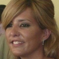 Soy el primer café de la mañana, la sonrisa de mi hijo, los besitos de mi chico, un paseo con mi perro, una buena peli con palomitas, un baño en Ibiza,..