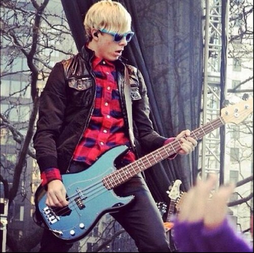 {ROLEPLAY} Riker Anthony Lynch. R5 & 'Jeff' the Warbler on Glee. Forever in love with @XxLeaMicheleSxX, no matter what. ❤❤