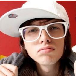 Aprendi a sonhar te vendo sorrir. Fã Clube dedicado ao Pedro Lanza baixista e vocalista da banda restart
Criado: 24/09/2012. http://t.co/LpDvPaCP