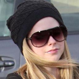 ElluMMoenster's profile picture. amo avril lavigne e vc pode me conciderar loka forever e so pq vc naum gosta do meu jeito crianca naum vou mudar... rafa p.