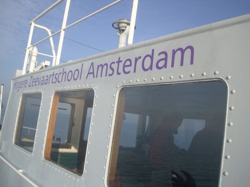 Schipper van de Gyrinus. Het trainingsschip van de Hogere Zeevaartschool van Amsterdam.