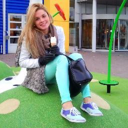 Siiirina's profile picture. He dado la vuelta al mundo en menos de un segundo.Puedo soplar nubes grises para que tengas un buen día.Mientras más pasa el tiempo yo me siento más joven