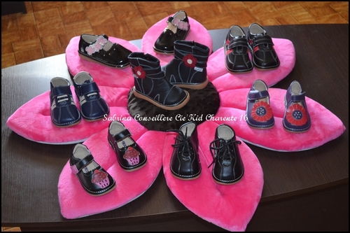 Bonjour, je suis Conseillère Cie'Kid 16
Découvrez nos chaussures/chaussons souple lors d'une pause shopping entre copines.
Contactez moi :)