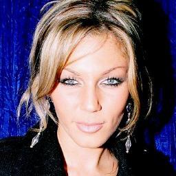 Cavalière, Chanteuse à la voix rauque révélée par la 1ère Star Academy en 2001, Nouveau Single #ShowSomeLove en téléchargement sur #itunes