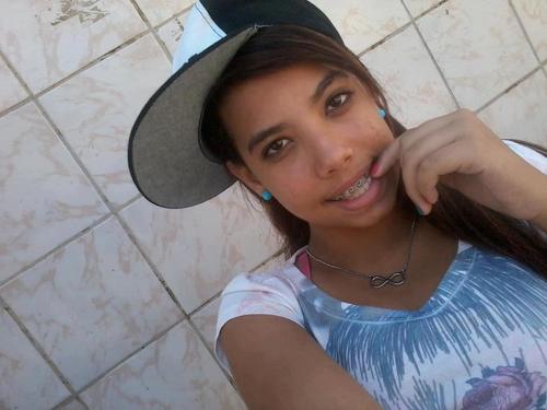 amo BELO, Gosto de futebol amo Neymar também e amo meus amigos e minha familia, fé em deus que ele é justo !