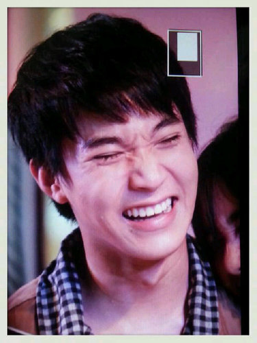 เค้าเป็นแค่ยูโฟ่ริทนะค้าบ เป็นตัวแทนศิลปิน ทักได้เน้ออออ ฉีดยาแล้ววว แบร่ๆ :P