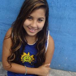 ela e minha diva ela gosta do one direction seu preferido e harry styles amo ela e sua amiga July Nepo