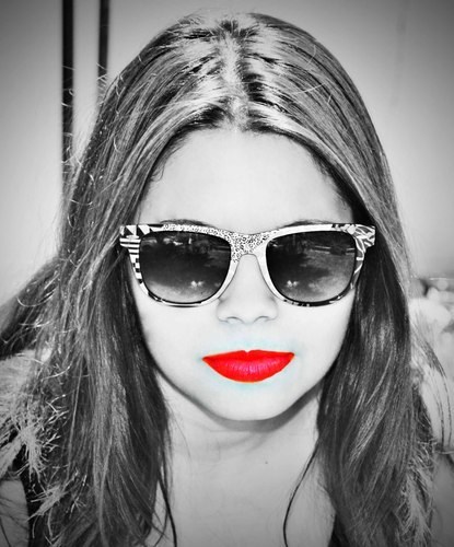 Diseñadora Grafica y Fotografa.. Las reglas hay que romperlas, la vida hay que soñarla. Amo leer y escribir. La rutina no se hizo para mi.