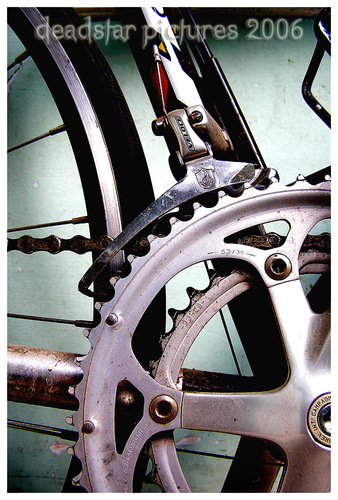 YOMARO's profile picture. SOMOS 2 Y LUEGO 3 Y LUEGO 4 Y LUEGO 5. PERO SOMOS UNO MISMO DESDE ARRIBA PARA ABAJO COMO PEZ EN UN ATAJO ENTRE ESFERAS DE CRISTALES Y VIOLINES EN COMPASES...