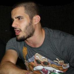 No tuve más remedio que ir a recoger mi título de periodista. Camarero. Nunca des por culo al que te sirve la comida.