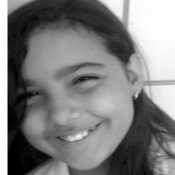 Elα que vive com α cαbeçα nα luα, com músicα no ouvido e corαção nα bocα 
' Elα sorri bonito e deixα os outros querendo sαber o segredo que α fαz feliz;