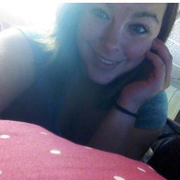 I'm laura
and im free loving outgoing person
get to know me :) 3