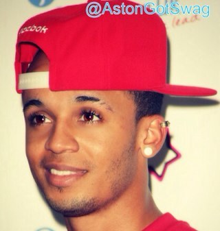 I dig low jeans, snapbacks and tattoos.. stealing aston's chewits cos your so flyyyy, JLS follow :)