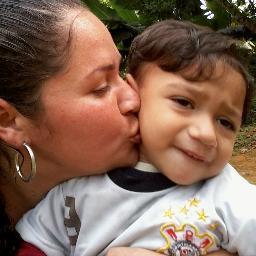 Mãe coruja confessa, madrinha orgulhosa, irmã mal...rs Amo futebol e MMA, sou da infantaria na guerra contra o peso, guerra perdida..Amante do bom e velho ROCK