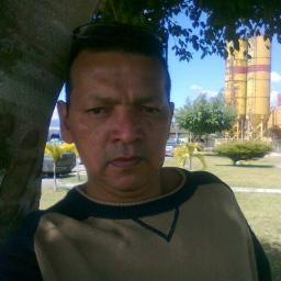 venezolano, caraqueño, magallanero con orgullo nacional vino tinto. musico. poeta, loco,y pase lo que pase me quedo en mi pais