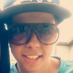 Seus olhos contagiam  o sorriso da minha boca..
Seus labios me atraem pra o infinito fogo
De beijar te e fazer coisas loucas.. Haha