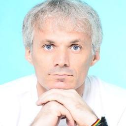 Tradutor - Jornalista - Assessor de Comunicação - Professor de idiomas ... =)