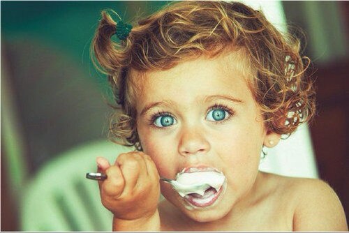 Hii, wij (2meiden14jaar) tweeten random tweets. Retweeten is gratis, dus retweet! Volgen trouwens ook;) 
23-11-2012