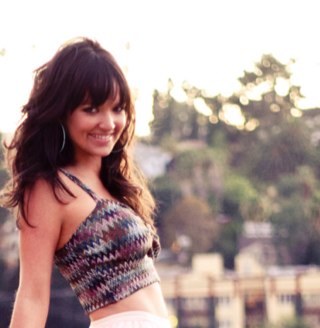 Elizabeth Huett is amazing. Visit her new website http://t.co/PMutGsjb for more information on her music.