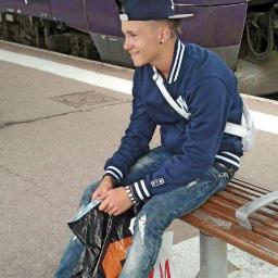 ZaynTomstole's profile picture. play guitar , enjoy your life , i follow back ;)