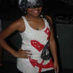 Nasci no dia 4/8/1997 em São Paulo hoje em dia estou com 15 anos, adoro funk, fazer poema, adoro beijar na boca; ME SEGUI QUE EU SIGO DE VOLT A.