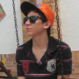 Soy un chico normal con una vida normal que orina por delante y caga por detra ♫ cg♥