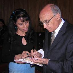 Embajadora de Paz en Jal. Poeta  Escritora,  Compositora ,  Conferencista ,  Locutora , RP. CMLG. Interesa Cultura  Humanismo Crecimiento Personal.