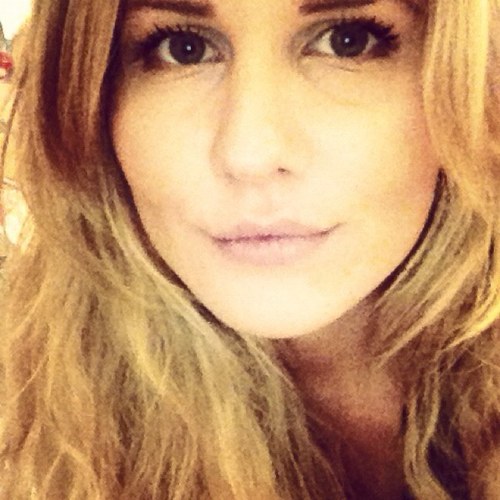 erise89e's profile picture. I fucking hate pretentious twitter bios.