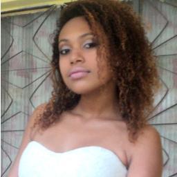 Carolina é uma menina bem dificil de esquecer.. ♫♪ rs