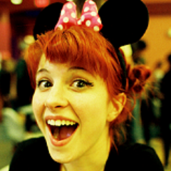 A hayley disse q me ama agora eu to feliz haha mas segue aí. MINHAS  pandas @1hayleyforever e @hannahchris19. Mas segue ae e saia do lixo :D