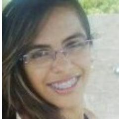 Sou simples e sem imitações,ñ mudo com as pessoas sou a mesma 100pre mesmo com aquelas  q ñ mereçe nem minha atenção,odeio pessoas q se rebaixão!!! Rezumida!