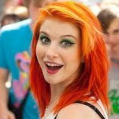 amo a hayley amo pop e rock se você me seguir eu lhe sigo,sou uma menina organizada