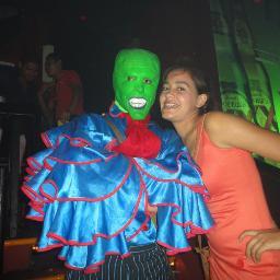 estudiante de la carrera de ingenieria quimica, amo bailar salsa, disfruto de la vida, fiestas y familia