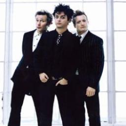 - Billie Joe Armstrong , Mike Dirnt, Tres cool (Green Day ) is my groupe prefere †