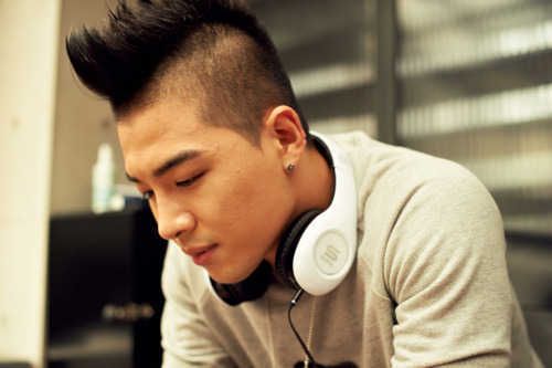 *Taeyang BIGBANG*88 lines*games lovers*lo boleh panggil gw tae yang/Dong Yong Bae/ YB Tae Kwon/ YBTK..hmmm~afdolnya sih taeyang ajah..*Kalo sama gue nyantai aja